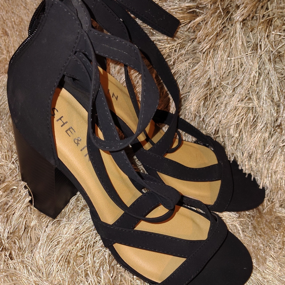 SHEIN Black Chunky Heel Sandals with Strappy Design